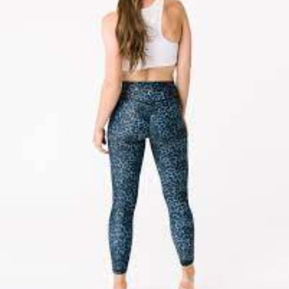 Zyia Stone Leopard Scrunchy Light and Luxe Leggings